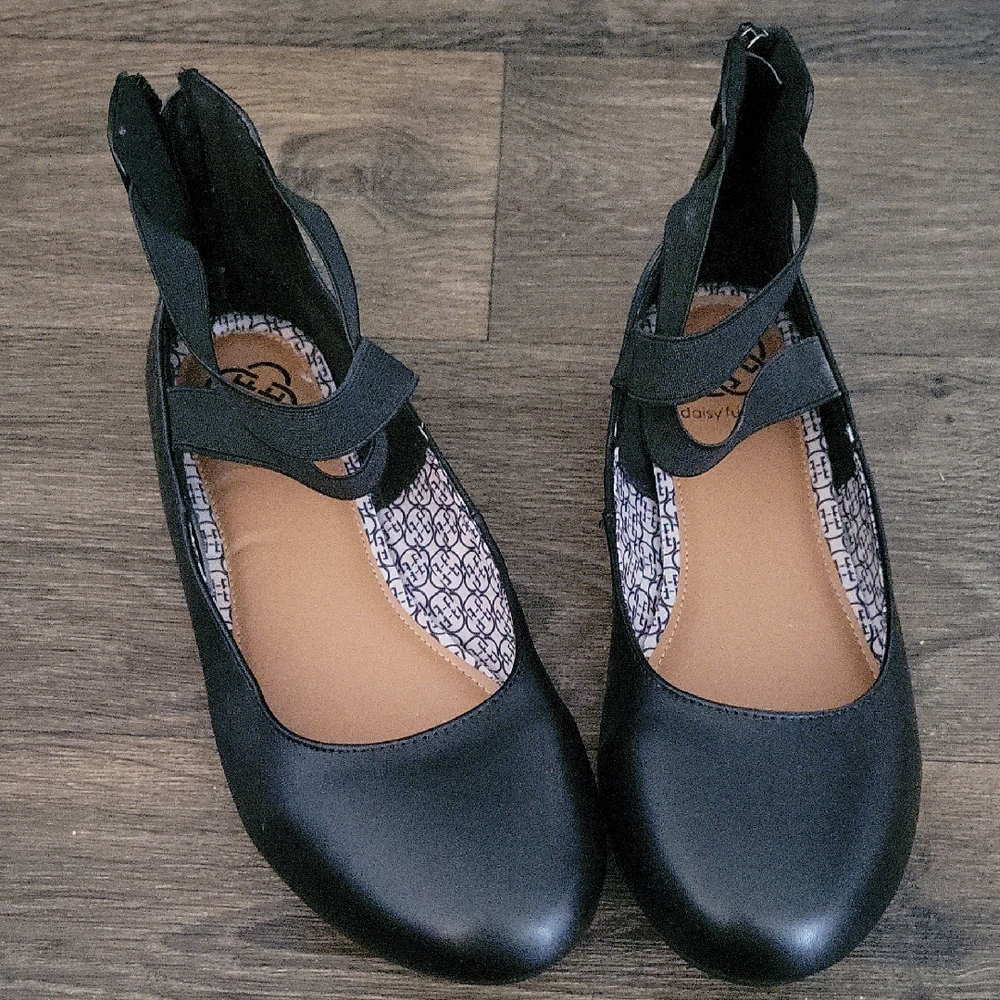 Daisy Fuentes Black Flats